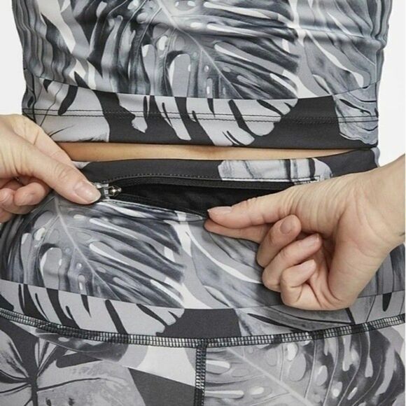 NIKE Fast Women's Palms Print Black  Crop Running TightsSize Large - Picture 12 of 15